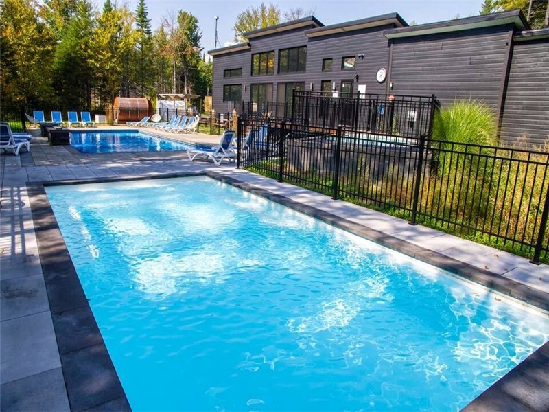 Pool, Spa & Sauna, Pool Table | Beaulieu 110