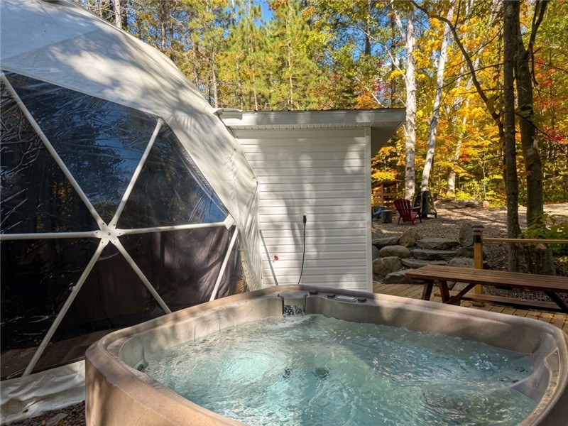 *PASSION CHALETS* | DÔME L'ÉVASION | ACCÈS LAC - EMBARCATIONS ($) - SPA 3 saisons - GLAMPING DE LUXE