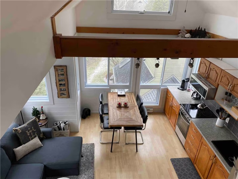 Cozy Mountain Condo Steps from Pedestrian Village - Your Four-Season Mont-Tremblant Getaway!