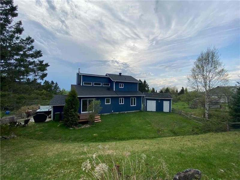 La Maison Bleue – Évasion en nature avec spa, foyer et vue sur les Appalaches