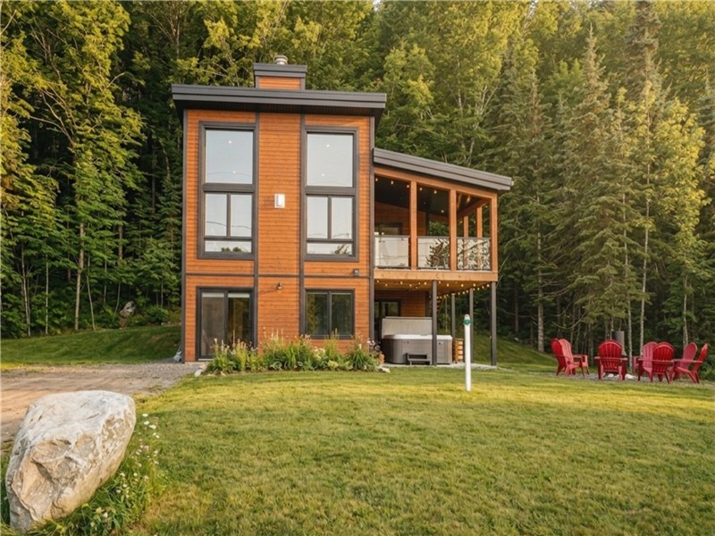*PASSION CHALETS* | CHALET LE LOGAN | LAKE ACCESS - BOATS - SKI - SPA - BBQ - FIREPLACES - VERANDA