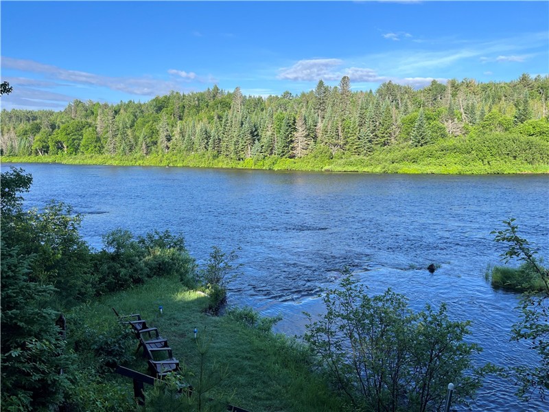 Le chalet de la rivière Ouareau, entre nature et détente