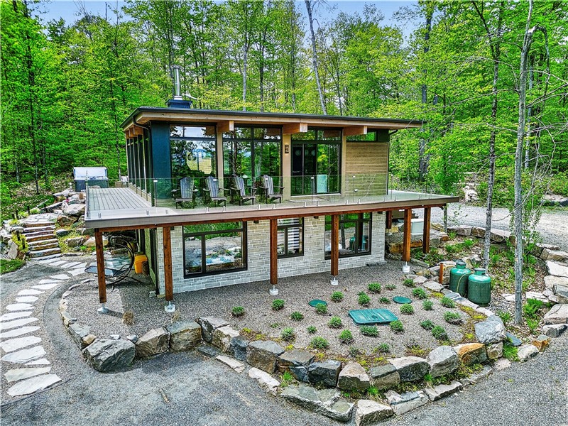 BERG-HAUS | Luxury Panoramic Glass Chalet & Spa | ZEN Ô CHALET