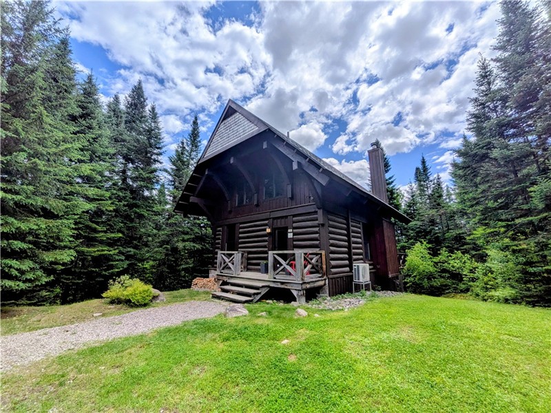 Chalet Louie pet-friendly, 4 bedrooms spa, pool, tennis, lake AC
