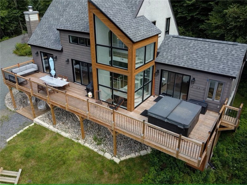 Chalet des Cimes 4 bedroom lakeview Ac Spa lake access