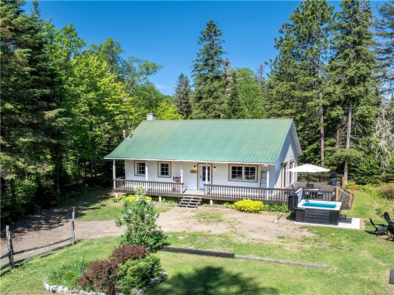 Pool Table & Nature | Chalet de la rivière