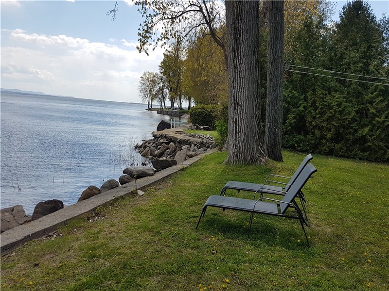 CITQ298234 Stopover 471: Tranquility by the lake Champlain