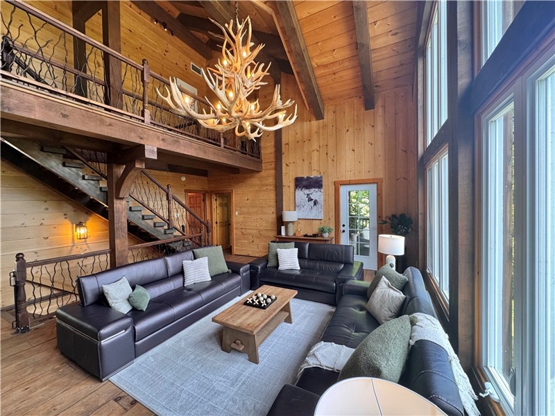 Patnord Chalet | 7 Bedrooms, Hot Tub & Lake Access
