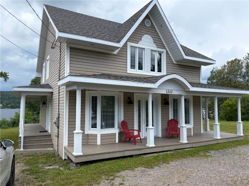 Le Pomerleau | Private Hot Tub | Lake View