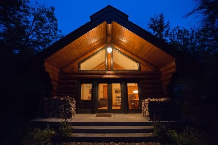 Closest chalet to Tremblant's North Side ski area: 2 units available(3bdr. and 1 bdr)