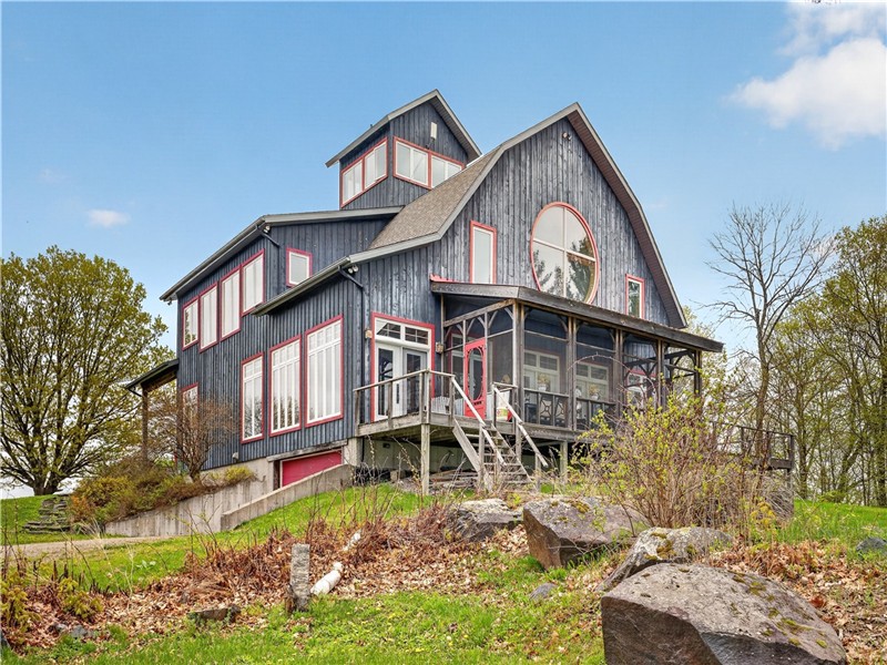 Howl Hill Estate – 200 acres featuring over 2,250 feet of waterfront