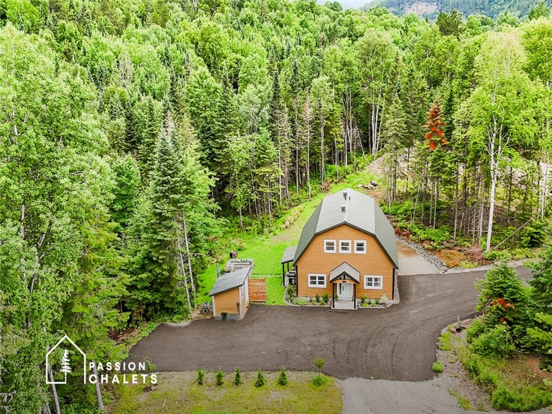 *PASSION CHALETS* | CHALET LE 31 | SPA - SKI VAL ST-CÔME - SENTIERS - AIR CLIMATISÉ - BORNE VE