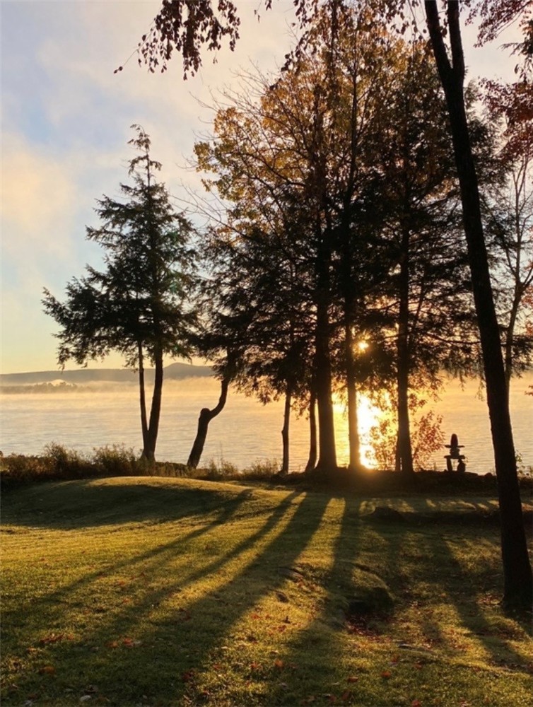 Lakefront Furnished Chalet in Lac-Brome | Private Dock & Panoramic Views