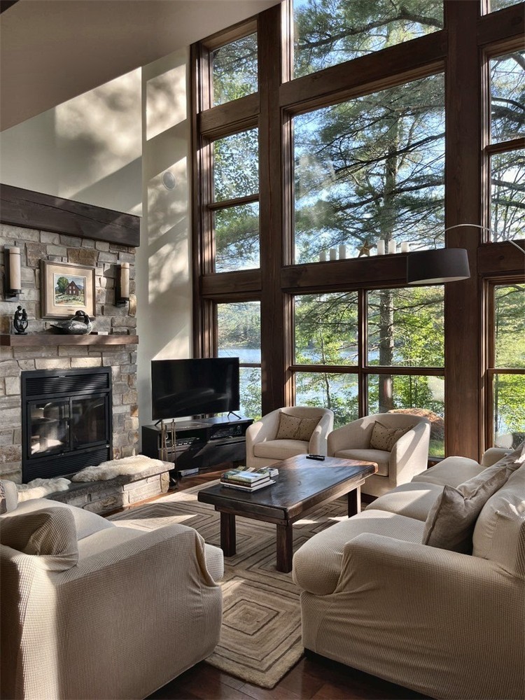 Résidence de prestige au bord du lac Mercier | À pied du Vieux-Village