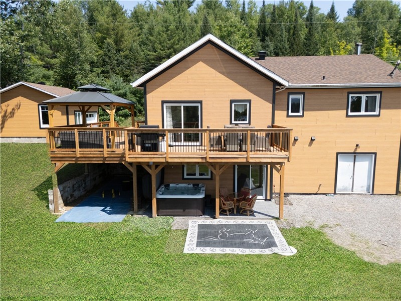 The Zephyr | Beach | Spa | Pool Table | Waterfront