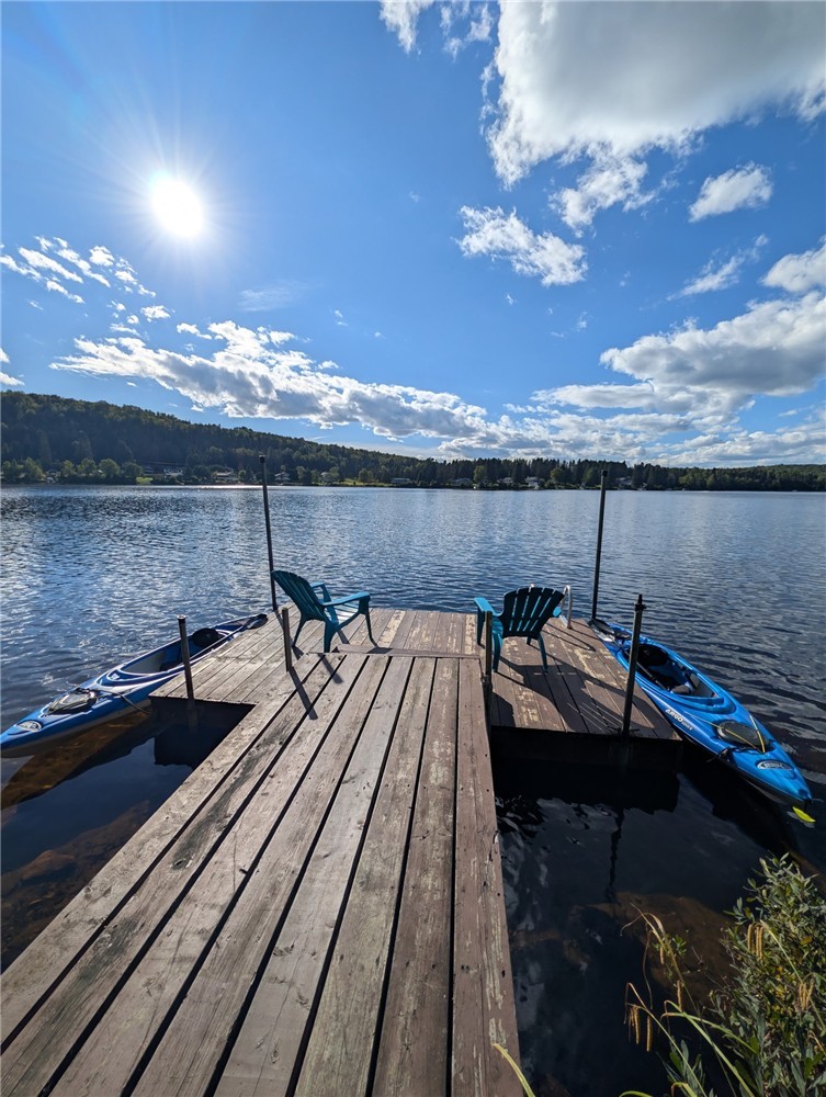 Chalet le Magnifique - A true Haven of peace, right on the water  1 hours 45 minutes from Montréal.