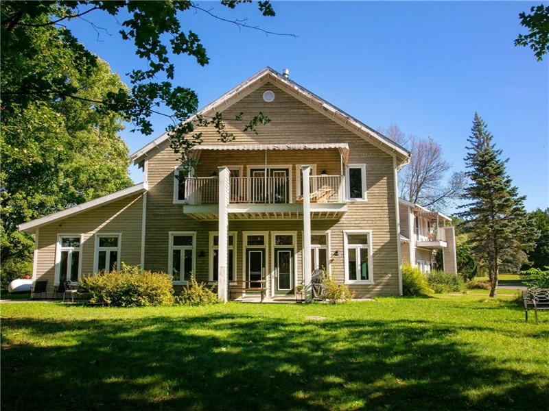 Domaine William – Riverside estate, 22 bedrooms, sleeps 52, indoor pool & spa