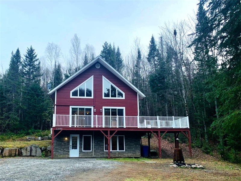 Executive Turnkey Swiss Chalet in Sainte-Adèle | Fully Furnished, Spa, All-Inclusive