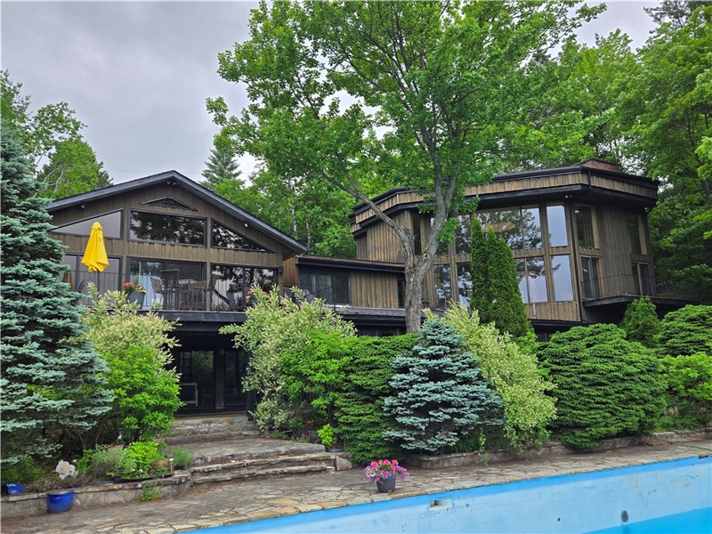 Architect-Designed Chalet with Warmth, Character & Grand Spaces