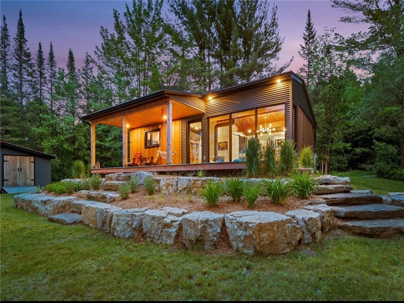 Le Cleveland | Waterfront, Fireplace & Hot Tub