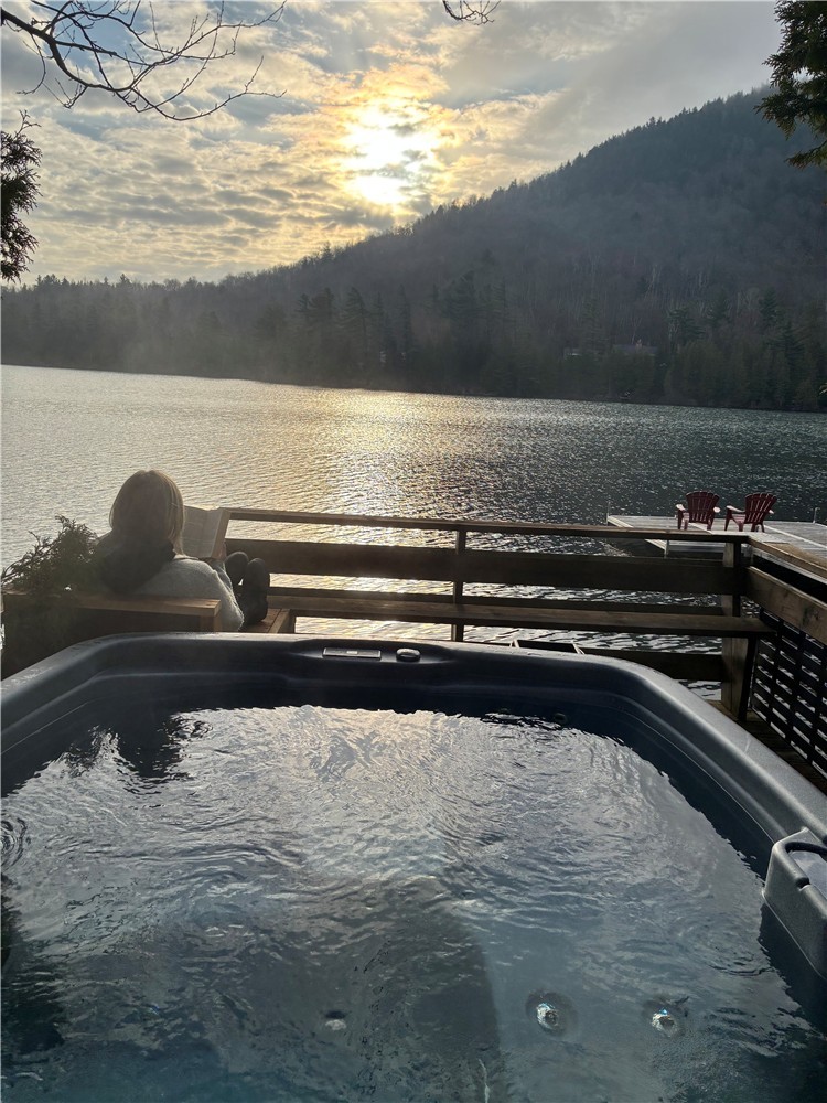 Le CHALET SPA Nature: Experience the best of the Eastern Townships in every season