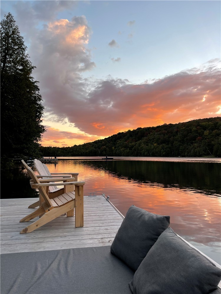 Beautiful waterfront cottage