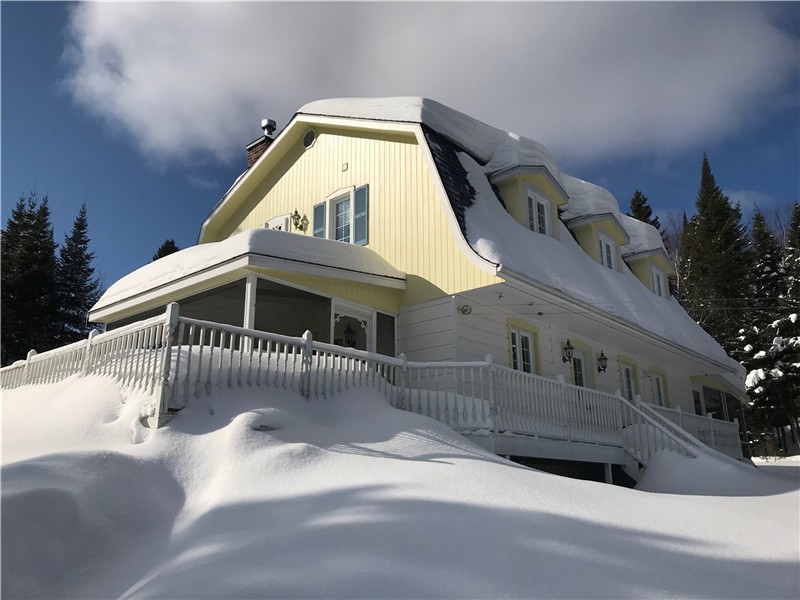 Location d'hiver dans les Laurentides au bord du lac Manitou à Ivry, à 10-15 minutes du Mont-Blanc