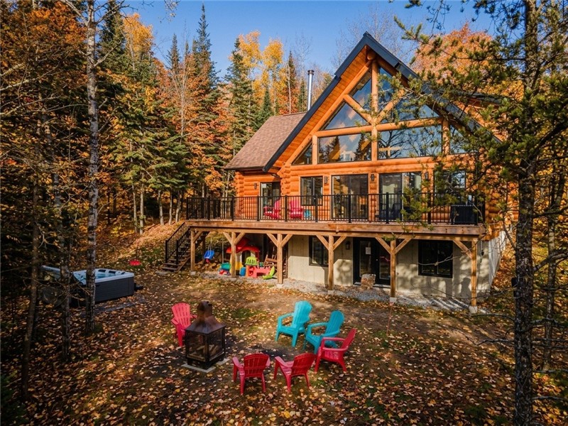 * PASSION CHALETS * | LE VÉGIARD |  SKI - SPA - BBQ - FOYERS AU BOIS - BILLARD - TV INTELLIGENTES