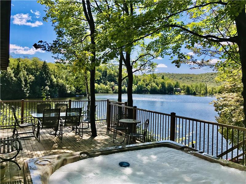 Scandinavian :  Chaletswow,com /Hot tub, lakefront