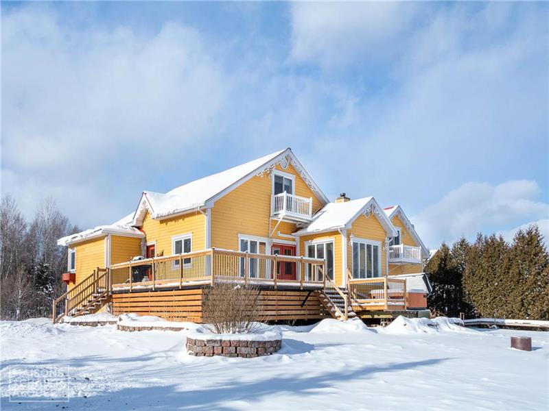 Au Soleil Levant du Lac Aylmer