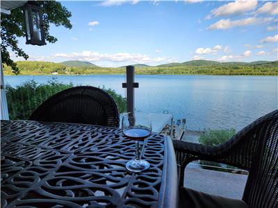 L'Antre d'Eux sur le Lac Bromont (AVAILABLE from May 31st to July 3rdh)