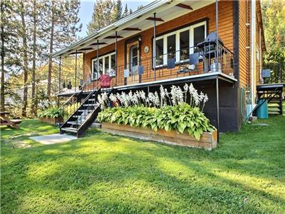 Grand Heron Cottage nearby lake Megantic with spa