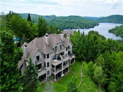 Mont-Tremblant,  amazing view, 4 bedrooms country-style condo