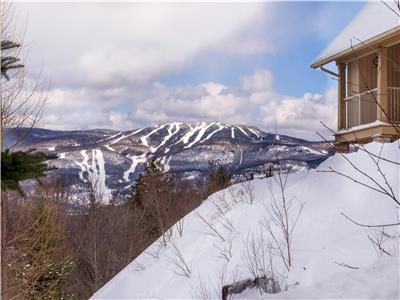 Mont-Tremblant, Grand Condo type champetre, 4 chambres et superbe vue