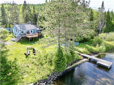 Chalet Bord de l'eau Lac l'Orignal vue sur la Montagne Noire Sable-SPA-Billiard-Foosball