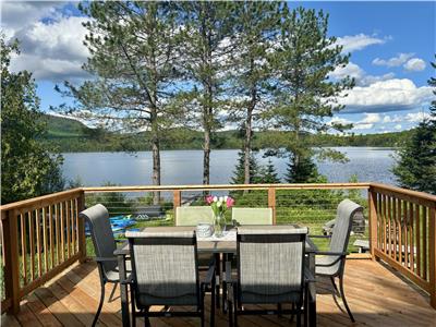 Waterfront Lac l'Orignal Cottage with View of Montage Noire SPA-Pool-Table-Foosball-Sandy Bottom