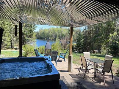 Bord de l'eau LAC ST JOSEPH-SPA-Jeux Arcade-Ping pong-SAUNA-PLAGE