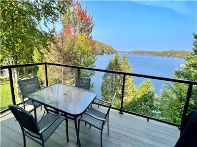 Rustic Waterfront Chalet Panoramic View and Spa