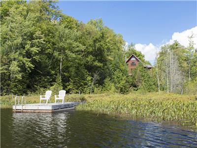 Caspian Cottage : Beautiful Lake Front Log Cottage for Rent in St-Sauveur (Laurentians)