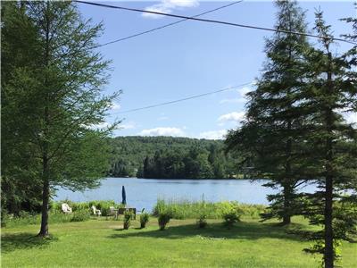 Chalet du lac et des Monts. Bord de l'eau.