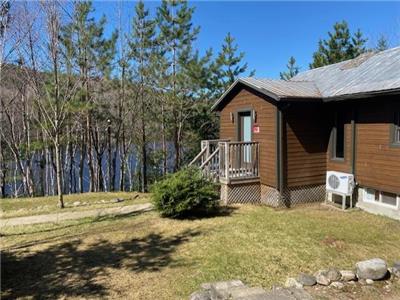 Chalet au bord du Lac du Missionnaire en Mauricie