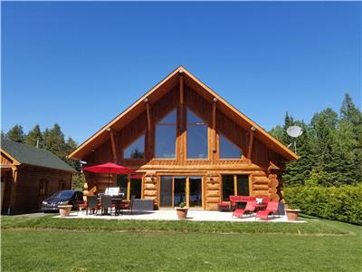 Le Jadanie Chalet - Log chalet for rent - Waterfront, lake