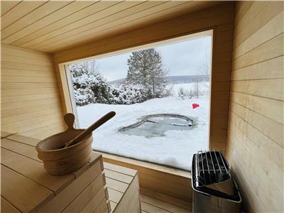 ChaletsetSpa,ca/ Waterfronts for rent Eastern Township with private spa