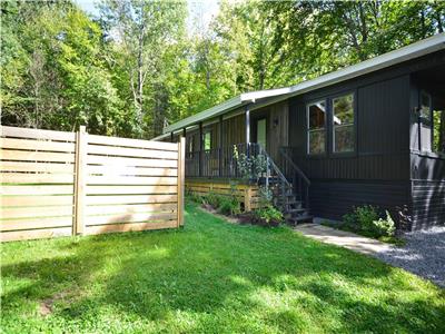 WINTER SEASON $12,500. LAKE DUFOUR, directly in MONT-TREMBLANT. Renovated 3 br. with lake access