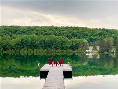 Spacious and Charming Cottage on Viceroy Lake in Outaouais Region