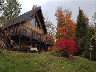 Chalet at 2 vues  RELAX In front of Mount Orford & WATERFRONT, Domain