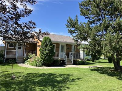 Aquilon : Rental in the heart of L'Isle-aux-Grues with outdoor lounge