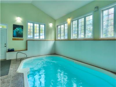 Location du Grand Lac  ''4 Star Propery CITQ'' (Waterfront Lac Nominingue) Indoor pool