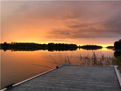 !! DISPONIBLE OCTOBRE !!  Magnifique chalet 4 saisons situé au bord du Lac St-Jean