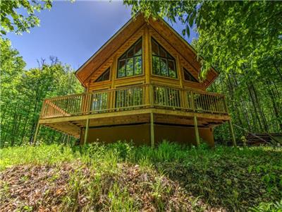 Luxurious & Modern Log Home | Minutes from Tremblant! -31 Nights+